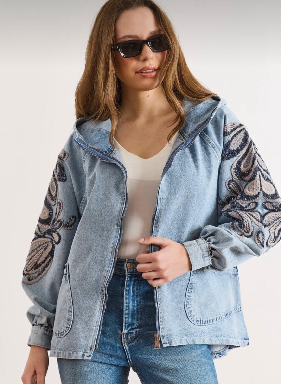 Nakış Detaylı Denim Kapüşonlu Kot Ceket