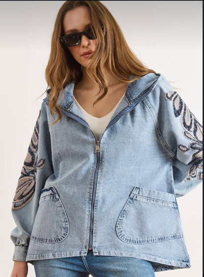 Nakış Detaylı Denim Kapüşonlu Kot Ceket