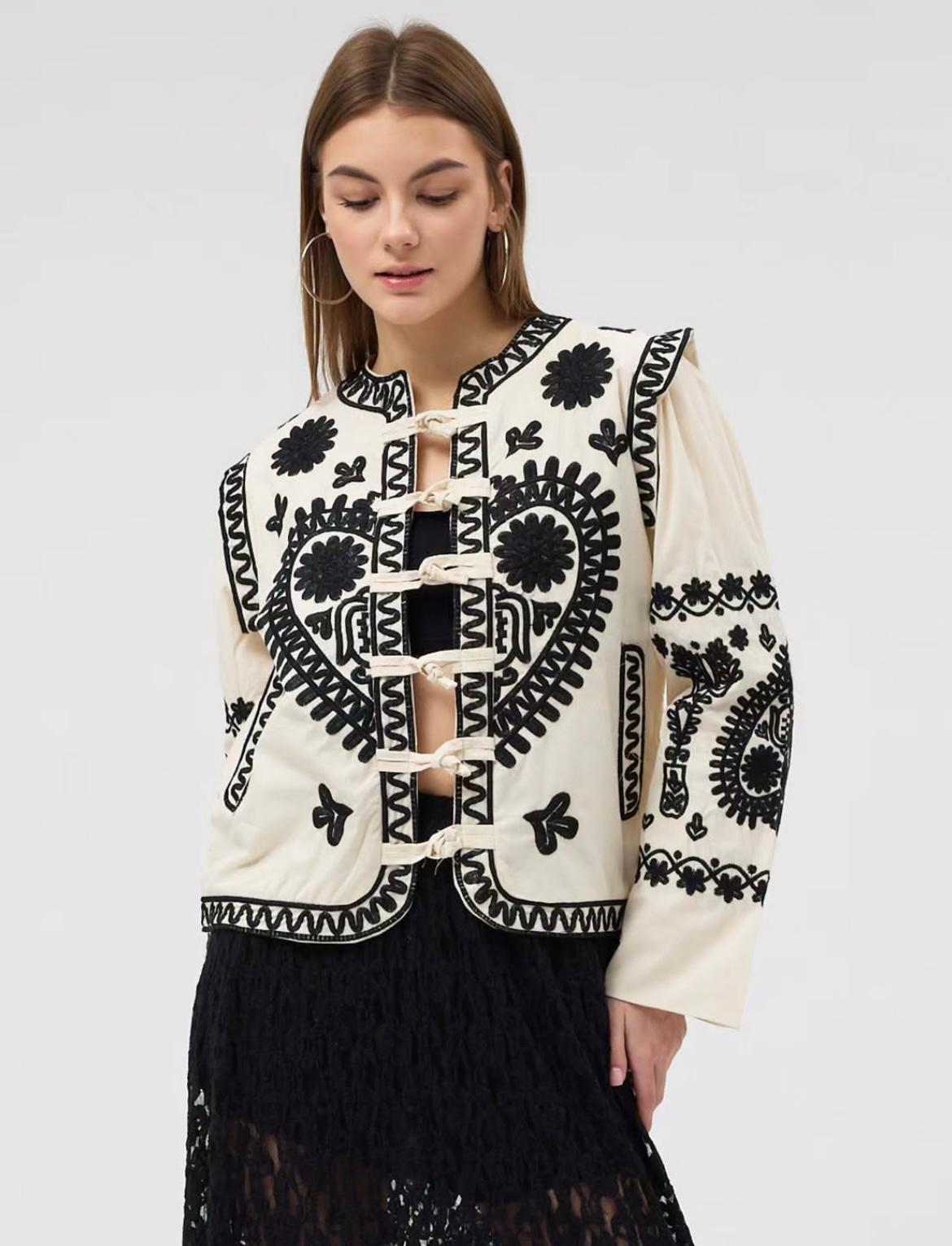Nakış İşlemeli İliklemeli Cotton Tasarım Ceket