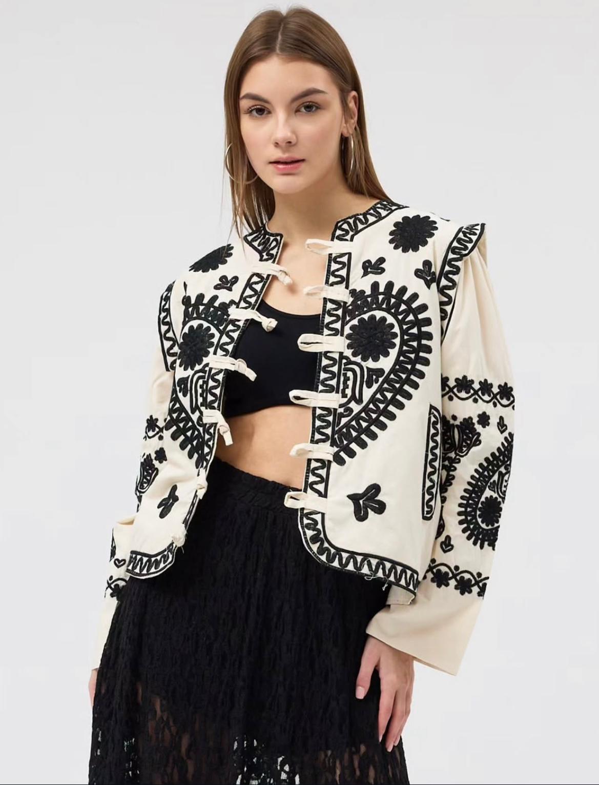 Nakış İşlemeli İliklemeli Cotton Tasarım Ceket